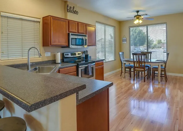 Ferienhaus Fenced Backyard & Fire Pit: Bright Home! *