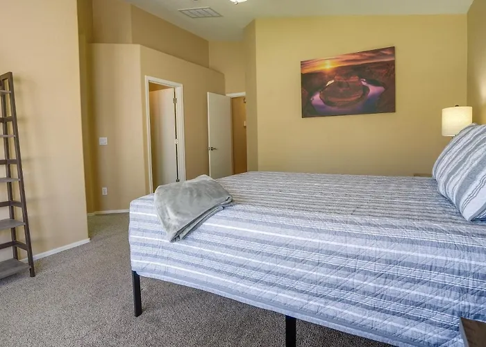 Ferienhaus Fenced Backyard & Fire Pit: Bright Home! Peoria